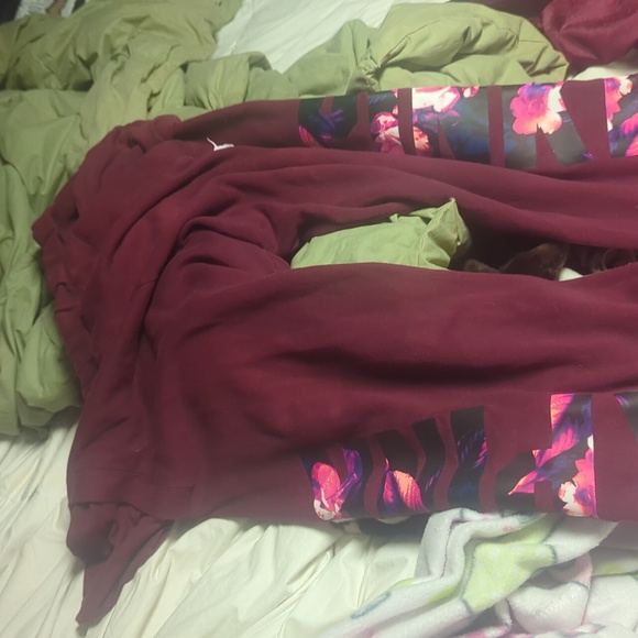 Victoria secret size large - Picture 5 of 6